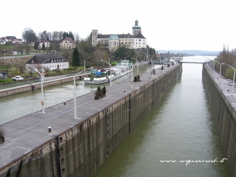 Wachau - Schleusenanlage an der Donau