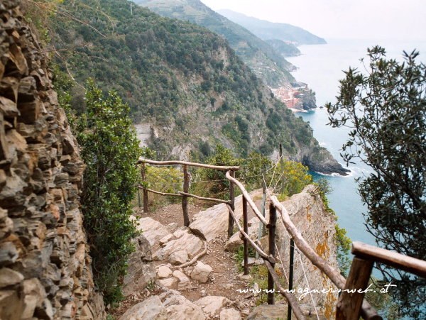 CINQUE TERRE - Blick nach Vernazza