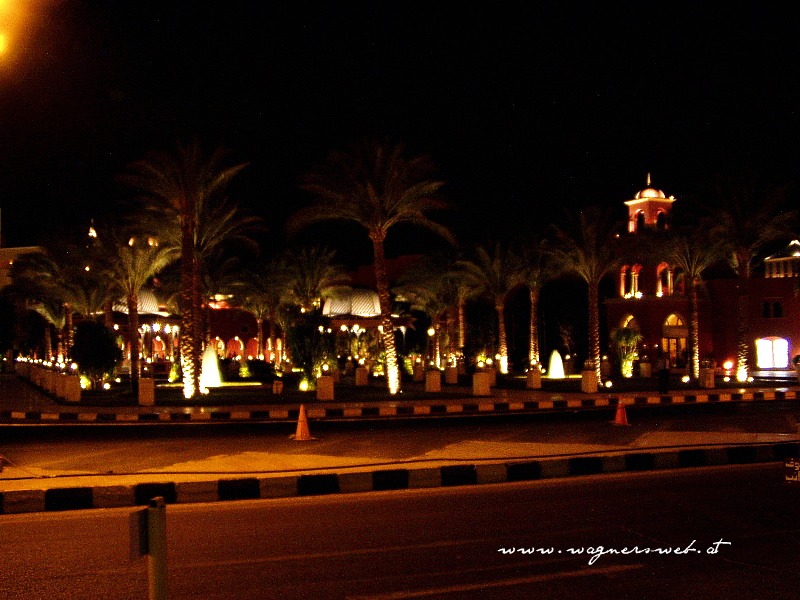 ÄGYPTEN - HURGHADA - Einige Kilometer südlich der Altstadt entsteht ein Stadteil aus Hotels und Touristenläden