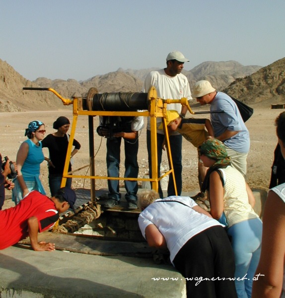 ÄGYPTEN - HURGHADA Brunnen: 18m tief, davon 15m Sand und 3m Granit