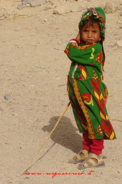 ÄGYPTEN - HURGHADA Ab 12 Jahre tragen die Madchen einen Scleier