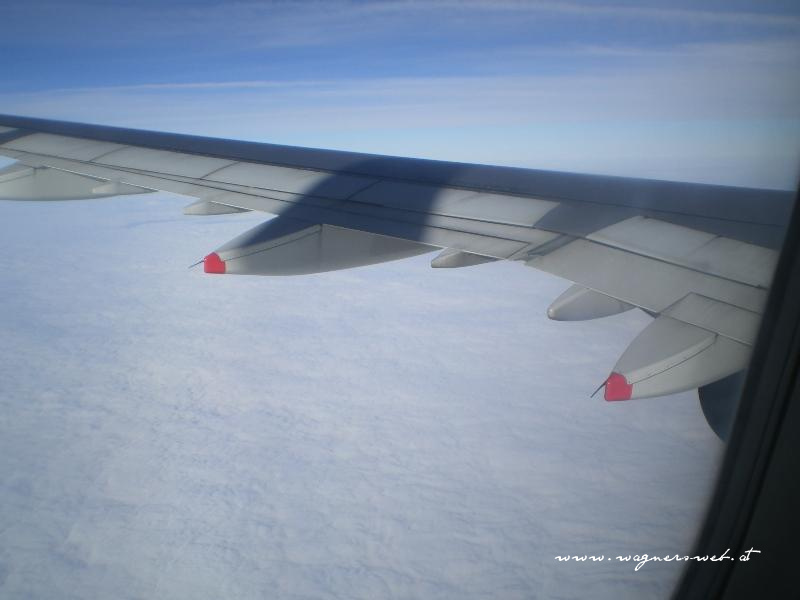 wir fliegen über den wolken