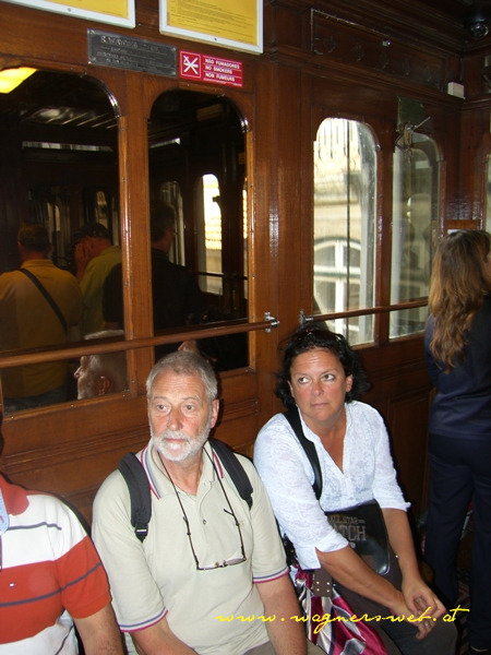 werner und uschi im Aufzug