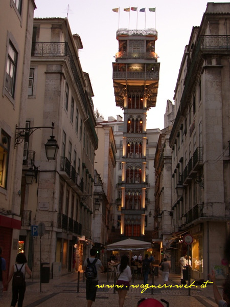 elevador de santa justa at night