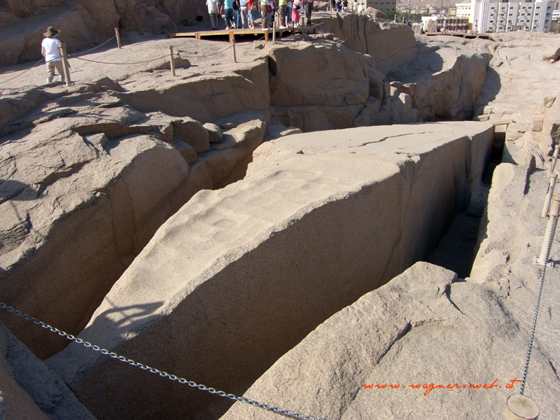 assuan invollendeter obelisk