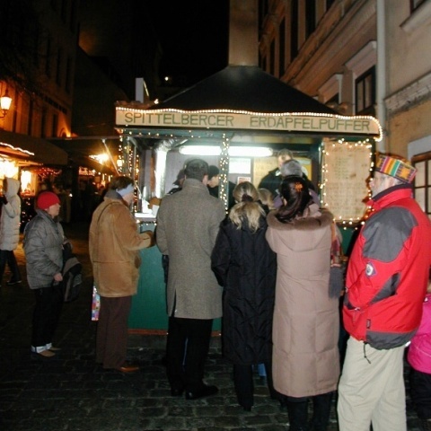 CHRISTKINDLMARKT - WEIHNACHTSMARKT Bis zu 15 min Wartezeit